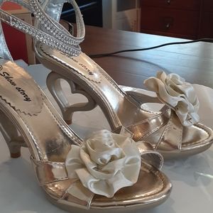 Brand new metallic Show Story Pumps